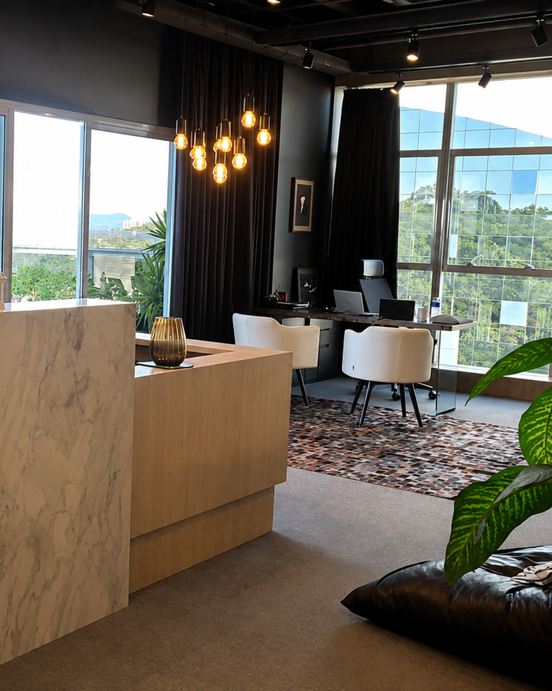 Riviera Business · sala com área externa