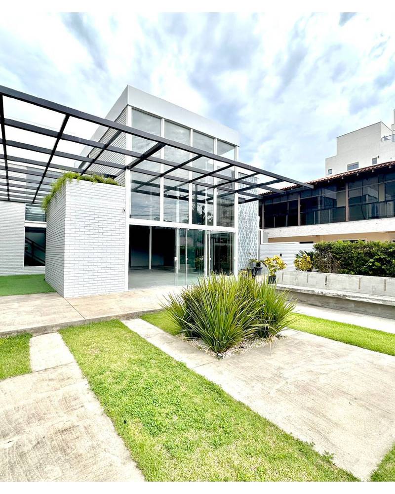 Prédio Comercial · Praia Brava