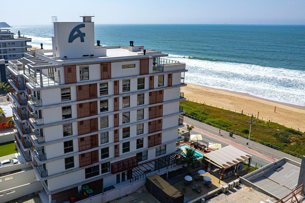 Tirreno · 229 m² frente mar, face sul